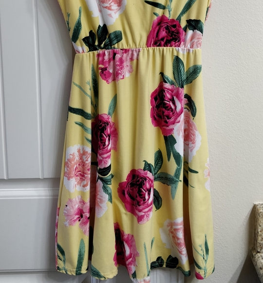 Dress - Picture 4 of 4